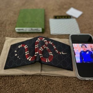 *GUCCI Black GG Supreme Snake Wallet*